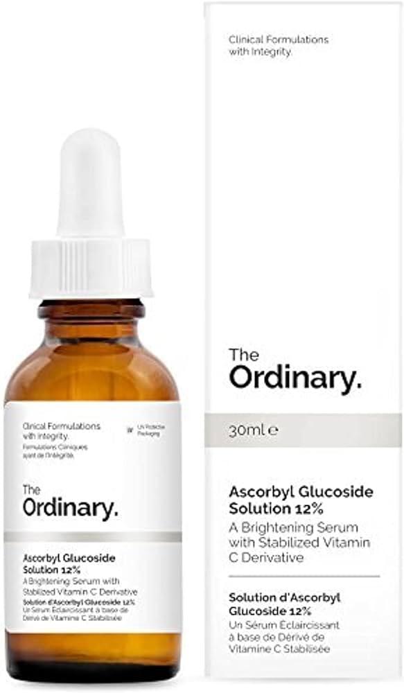 3) Sérum vitamina C de The Ordinary: Un producto accesible y efectivo que ilumina la piel y reduce manchas, aportando un brillo natural y mejorando la textura cutánea