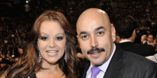 Lupillo Rivera presenta la autobiografía 'Tragos amargos', donde narra la última conversación que tuvo con la Diva de la Banda.