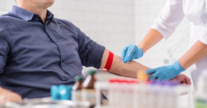 Crean dos medidas para fomentar donación de sangre al Centro Médico tras investigación periodística que reveló incumplimiento de agencias de gobierno.