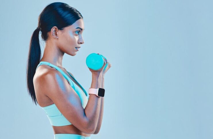 Desterrar los brazos de "ala de murciélago" y construir músculos fuertes y esculpidos con este entrenamiento de brazo de Pilates de 15 minutos.