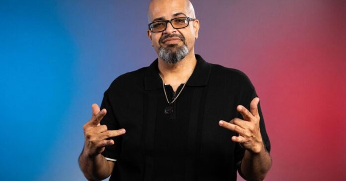 Conoce la inspiradora trayectoria de Moody Meléndez, mente creativa de la lucha libre en Puerto Rico, hasta su llegada al equipo creativo de WWE.