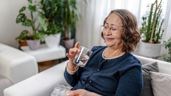 Los expertos desglosan la investigación que dice que la vitamina D puede prolongar la vida al desacelerar el acortamiento de los telómeros, tapas protectores en los cromosomas que se desgastan con la edad.
