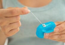 ¿Debería usar un hilo dental de agua, hilo dental, o ambos?