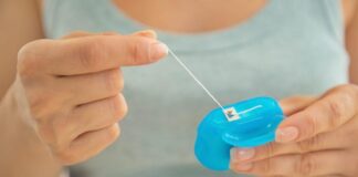 ¿Debería usar un hilo dental de agua, hilo dental, o ambos?